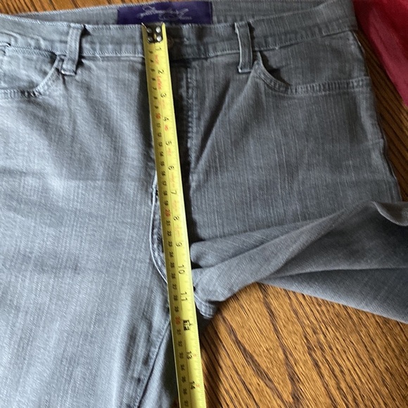 NYDJ GREY JEANS SIZE 10 . - Picture 12 of 15